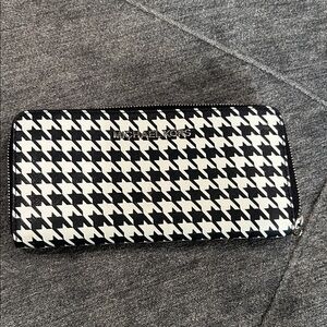 Michael Kors Black and White Houndstooth Wallet